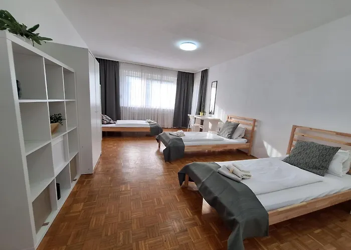 Brightcenterapartment Homestay *