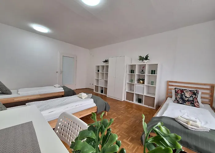 Brightcenterapartment Homestay